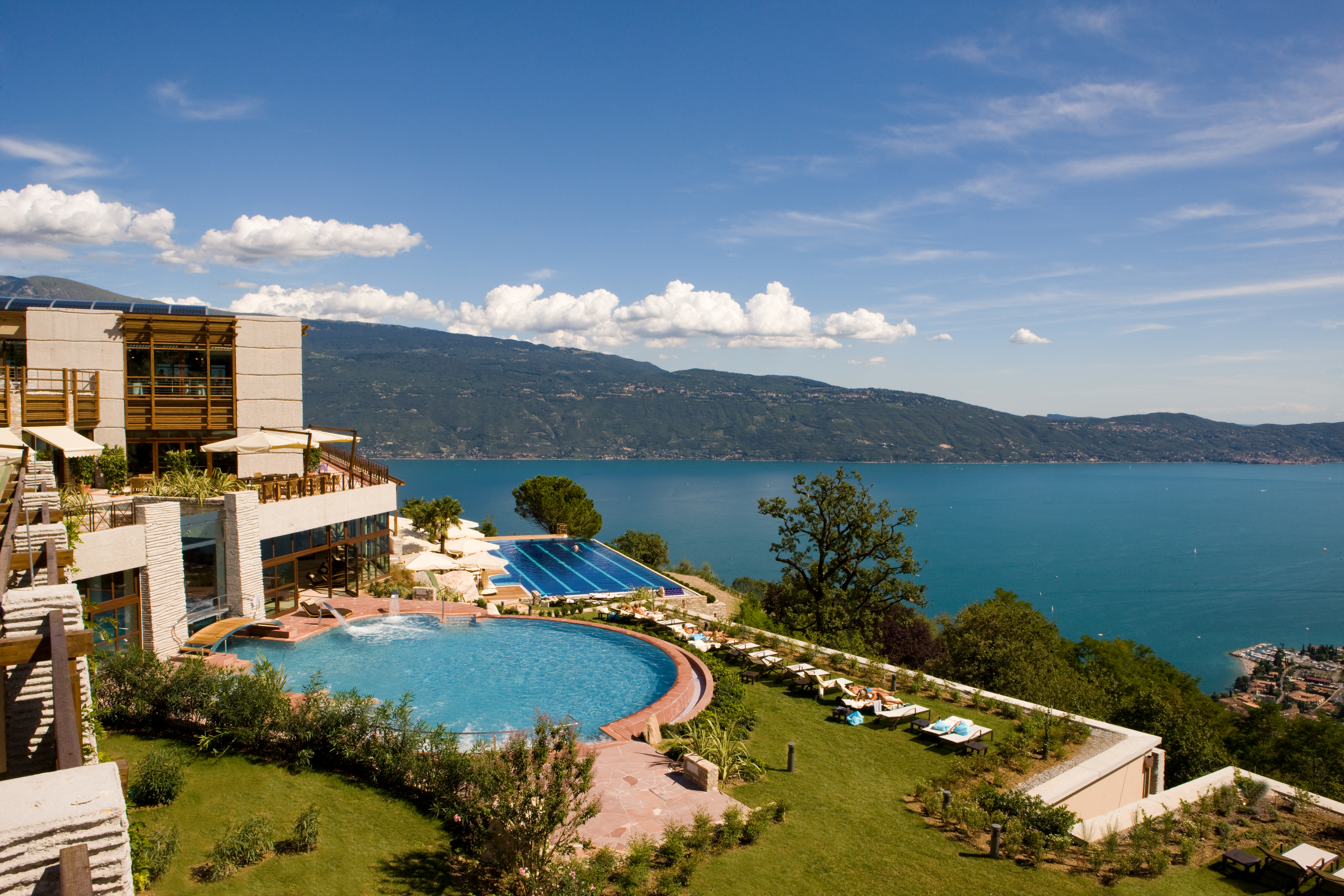 resort_Outdoor-Indoor_Swimmin_Pool