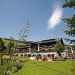 Hotel_Arlberg_Garten_Terrasse_vorne