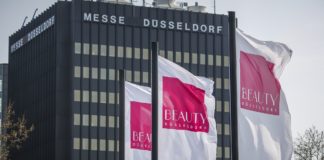 Beauty Düsseldorf Messehalle mit Fahnen