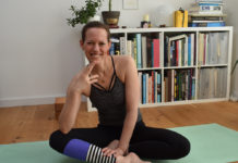 Pink Sunday Yoga: Gemeinsam gegen Krebs Stephanie Neumann ist Gründerin von Yoga for Cancer. Sie erkrankte selbst 2018 an Brustkrebs und macht sich heute für Vorsorge stark.