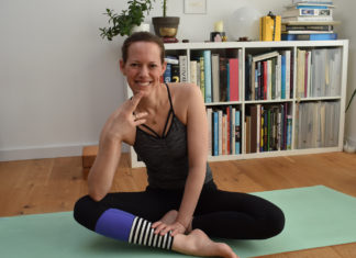 Pink Sunday Yoga: Gemeinsam gegen Krebs Stephanie Neumann ist Gründerin von Yoga for Cancer. Sie erkrankte selbst 2018 an Brustkrebs und macht sich heute für Vorsorge stark.