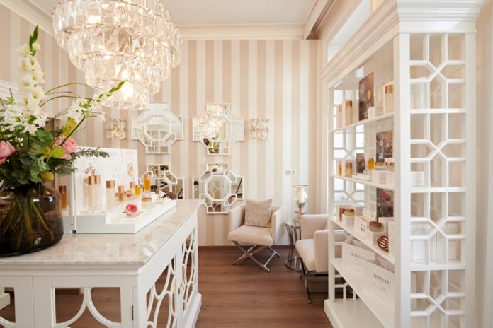 beauty-salon-in-rosa-und-weiß