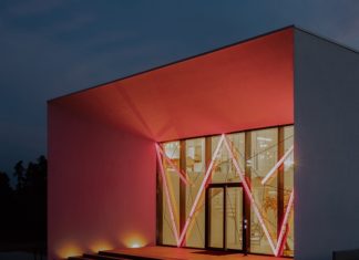 Headquarter von Miss Lashes ausgezeichnet gebäudeeingang-headquarter-miss-lashes