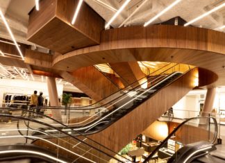 Rolltreppe als architektonisches Highlight im KaDeWe, Berlin große-rolltreppe-im-kaufhaus