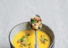 gelbe-suppe-mit-stückchen