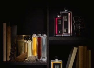 Serge Lutens Library Chair: Poetische Duftgeschichten für alle Sinne parfumflacons-in-dunklem-buecherregal