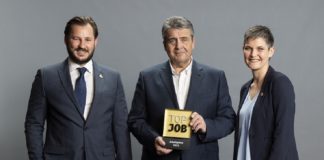 Auf dem Bild sind (von links nach rechts) zu sehen: Nicolas Lindner (Mitinhaber und Geschäftsführer von Börlind), Sigmar Gabriel (Schirmherr des Top Job Awards), Simone Schrön (Leiterin Human Resources von Börlind).