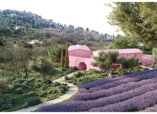 LANCÔME ERÖFFNET DIE „DOMAINE DE LA ROSE“ Rosa Villa inmitten blühender Lavendelfelder