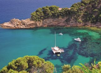 Kleine Bucht an der Costa Brava, Spanien