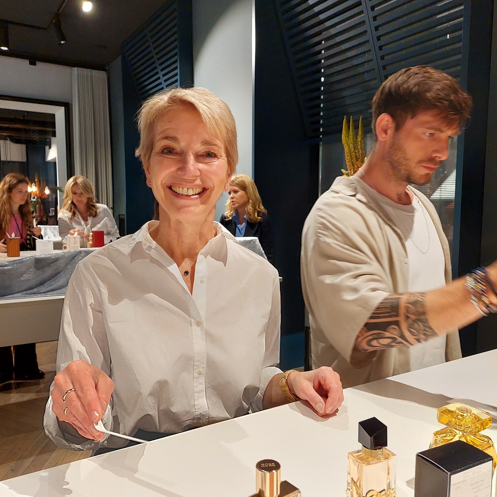 Chefredakteurin Susanne Stoll beim Testen