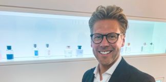 Stephan Kemen, CEO von Mäurer & Wirtz, feiert mit seinem Team die Auszeichnung von „Great Place to Work® Certified“ als guter Arbeitgeber