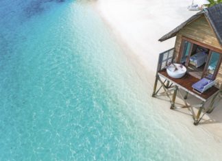 Entspannung für die Füße mit Foot Yoga Spa Treatment Room Exterior with Lady in Tub