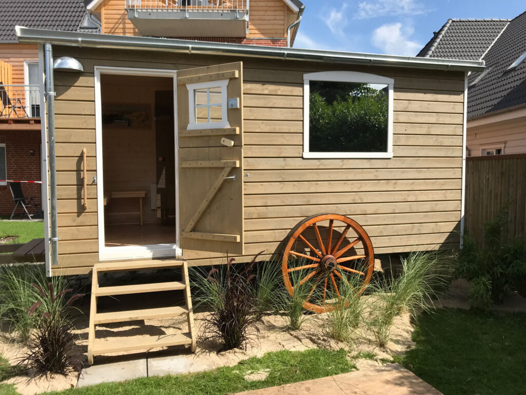 Wer im Waastwinj schwitzt, tut es in der Schäferwagen-Sauna. (Foto: Hotel Waastwinj)
