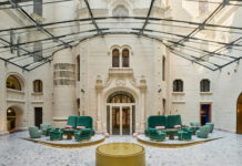 Ein markanter Stilmix in Ungarns historischer Hauptstadt: W Hotels präsentiert die Eröffnung des W Budapest (Foto: © Marriott International)
