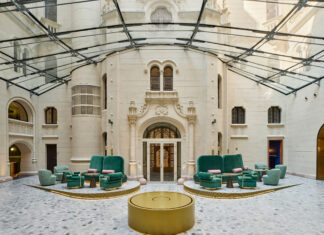 Ein markanter Stilmix in Ungarns historischer Hauptstadt: W Hotels präsentiert die Eröffnung des W Budapest (Foto: © Marriott International)