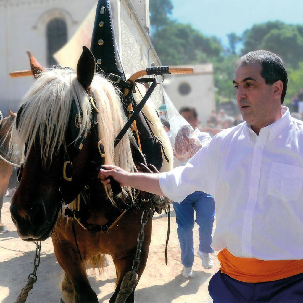 Das berühmteste und wichtigste Fest der Menorquiner ist das Reiterfest San Juan. Drei Tage lang wird gefeiert, dabei stehen hunderte geschmückter Pferde im Mittelpunkt. (Foto: iStock-Jean-Marie-ALEX)