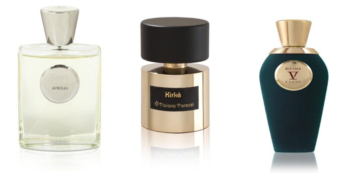Drei Parfumsflakons unterschiedilcher Größe, Form und Marken stehen nebeneinander.