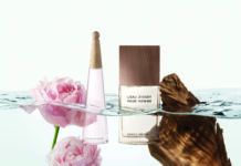 Shiseido siegt vor Gericht: Verbot des Luxusmarkenbetriebs auf real.de Zwei unterschiedliche Flakons im Wasser. Rosa Pfingstrosenblüten und braunes Holz umrahmen passend die Flakons.