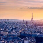 Skyline von Paris mit Eiffelturm im Sonnenuntergang