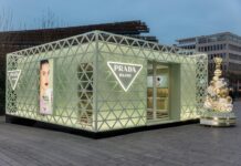 Pop-up Store von PRADA Beauty Beleuchteter Würfel als Ladengeschäft