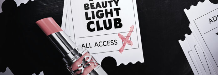 Ticket Beauty Light Club mit YSL Lippenstift im Vordergrund