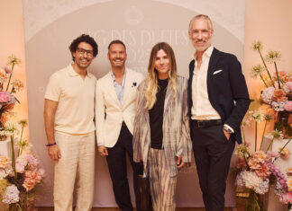 Tag des Duftes 2025 Andreas Fuhlisch, Geschäftsführer der Fragrance Foundation Deutschland (re.), freut sich mit Hair & Make-up Artist Boris Entrup, Andreas Römer, General Manager Oberpollinger, und Philipp Wehsack, Beauty-Chef von VOGUE.de, über den Erfolg des „Tag des Duftes 2025“ (Foto Lisa Hantke)