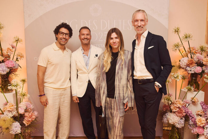 Andreas Fuhlisch, Geschäftsführer der Fragrance Foundation Deutschland (re.), freut sich mit Hair & Make-up Artist Boris Entrup, Andreas Römer, General Manager Oberpollinger, und Philipp Wehsack, Beauty-Chef von VOGUE.de, über den Erfolg des „Tag des Duftes 2025“ (Foto Lisa Hantke)