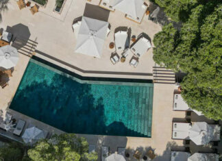 SLH führt Wellbeing Collection ein Luftbildaufnahme Hotelterasse mit Pool, Liegen und Sonnenschirmen