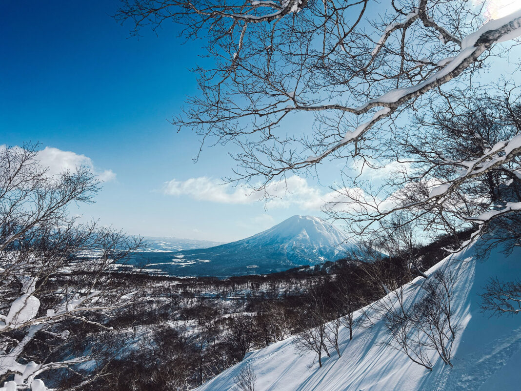 verschneite Berglandschaft in Japan