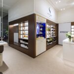 Skins kommt nach Deutschland Verkaufsfläche mit Regalen und Vitrinen