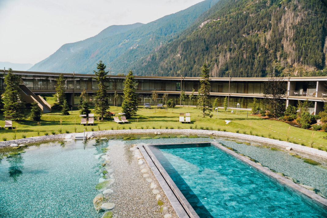 olm-nature-escape-wilder-relaxgarten-mit-naturbadeteich