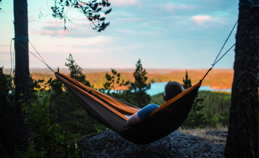 Man in a hammock Neitvuori Hill Mikkeli Visit Saimaa (2)