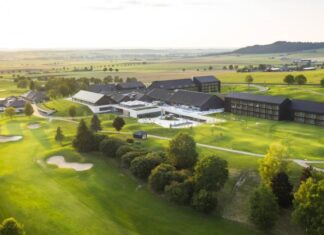 Öschberghof wird Teil der Severins Hotels & Resorts Landschaftsbild mit Hotel.