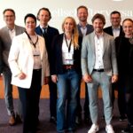 beauty alliance – Gesellschafterversammlung 2026 und Neuwahl des Aufsichtsrats Eine Gruppe aus sieben Männern und drei Frauen sieht in die Kamera. Alle gekleidet mit Blazer oder Anzug.
