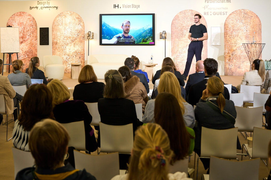 IHM_Keynote-von-Jakob-Ledermann_Foto-Julian-Hartwig_zeitlich-unbegrenzt-nutzbar-(1)