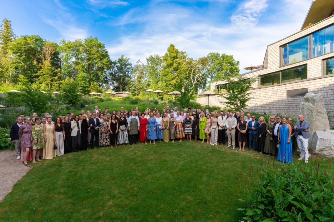 Gruppenbild im Garten der Luisenhöhe