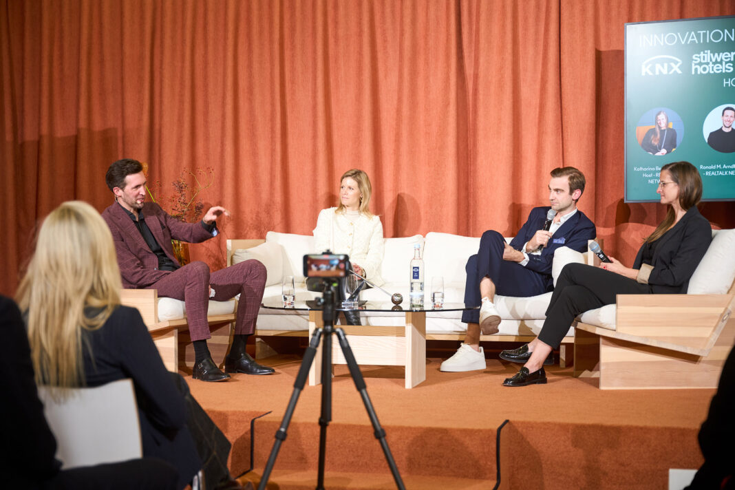 IHM_Hotel-Podcast-mit-Isabell-Fuss-und-Moritz-Schleich_Foto-Julian-Hartwig_zeitlich-unbegrenzt-nutzbar