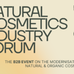 Wissenschaft, Innovation und Wirksamkeit prägen die Zukunft der Naturkosmetik Logo des Forums, gelber Hintergrund mit grauer Schrift in Versalien