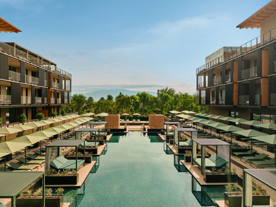 2607bb_falkensteiner-lake-garda-pool-076-(c)-FMTG