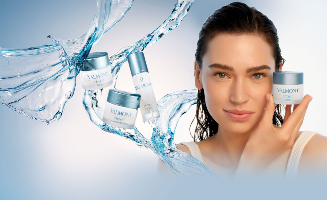 HYDRA3-MASK-WOMAN_LIFESTYLE_1x1_EXP02-2027-(1)_Slider